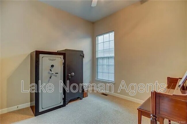 Building Photo - 17033 Calton Way Rd