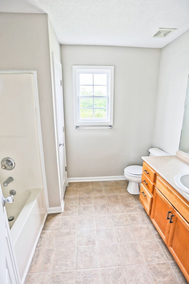 Building Photo - 1276 Archwood Dr