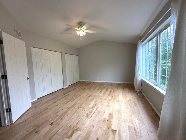 Building Photo - 1469 Braymore Cir W