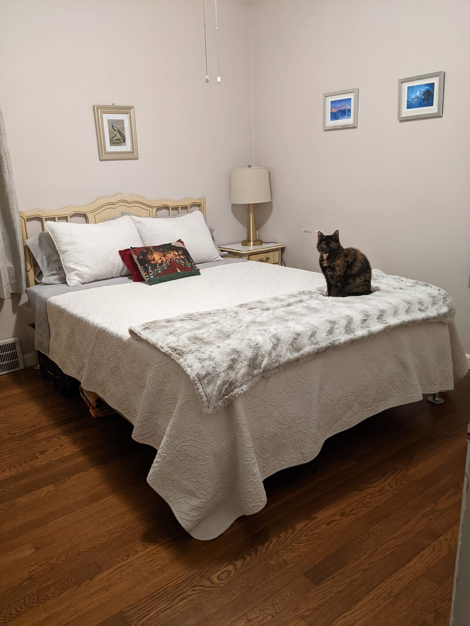 Building Photo - 821 Stanley St