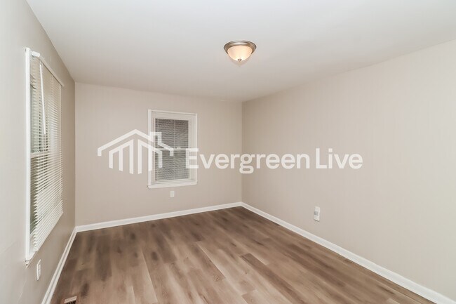 Building Photo - 1404 Hateras Ave