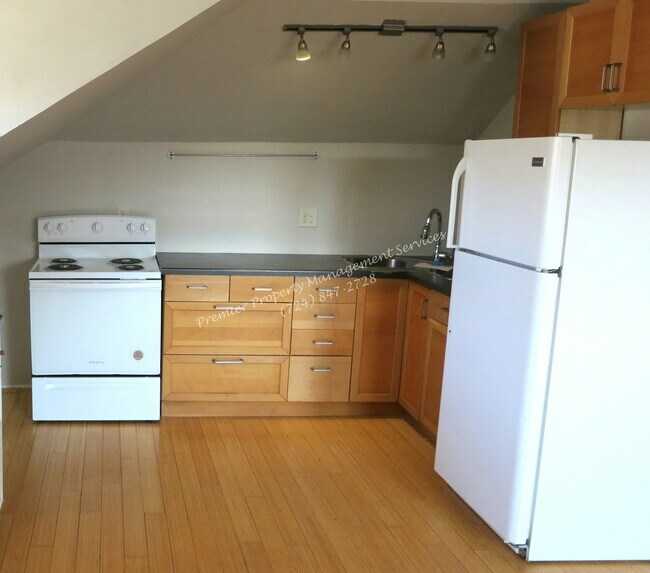 Building Photo - 220 Greydon Ave