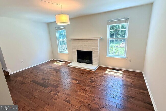 Building Photo - 10100 Walnut Wood Ct