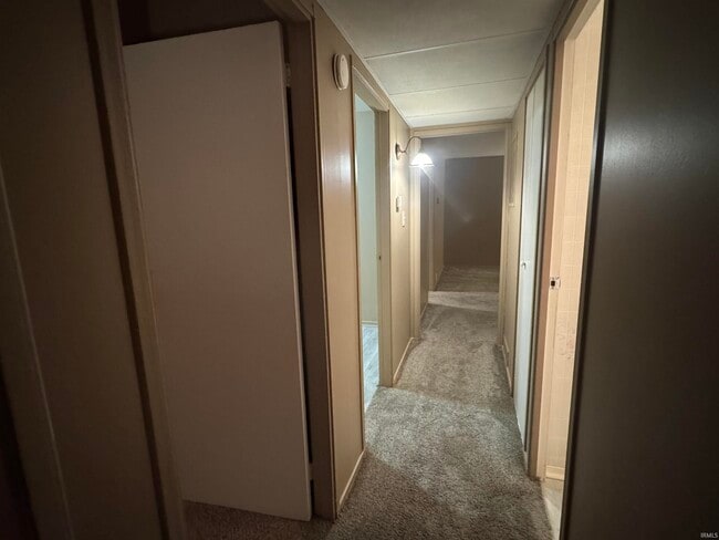 Building Photo - 709 Thornberry Dr