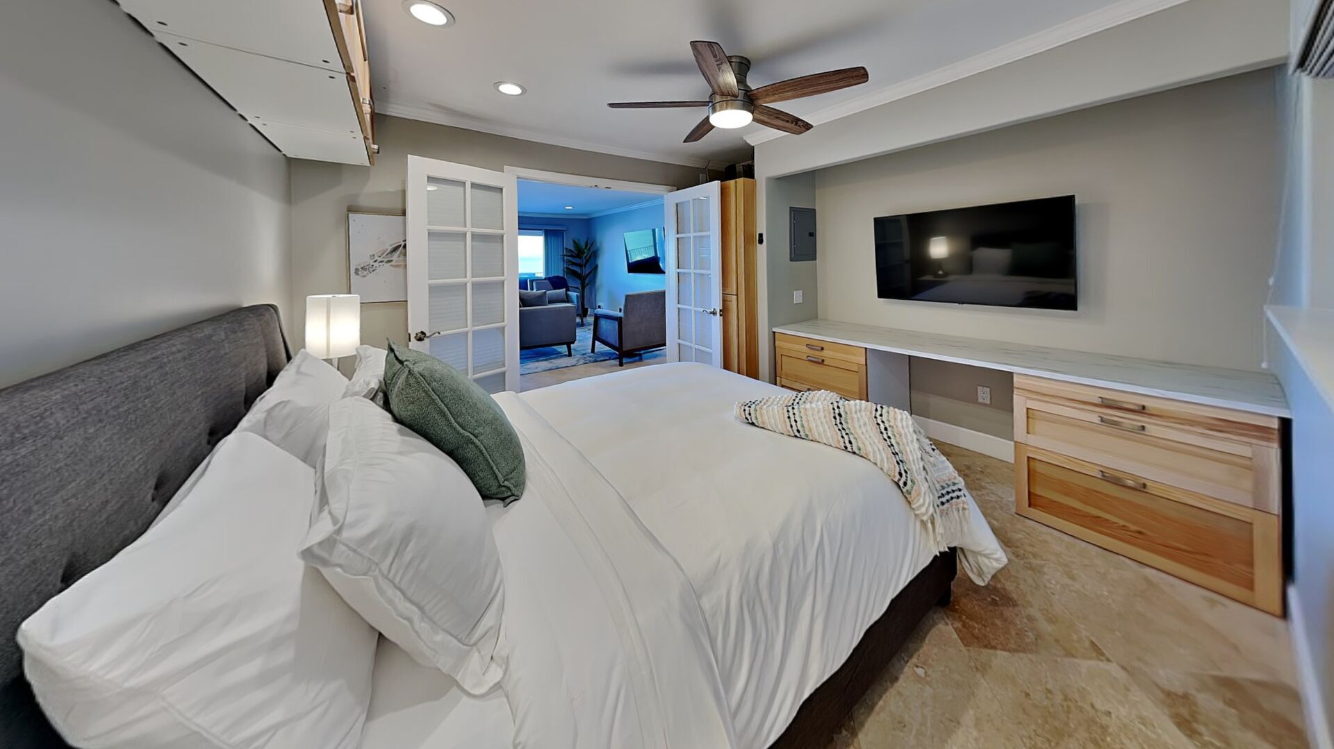 Building Photo - 3999 Crown Point Dr