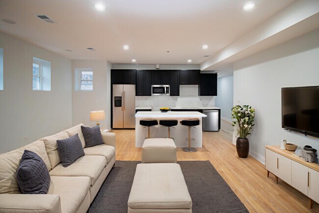 Building Photo - 651 E Groveland Park