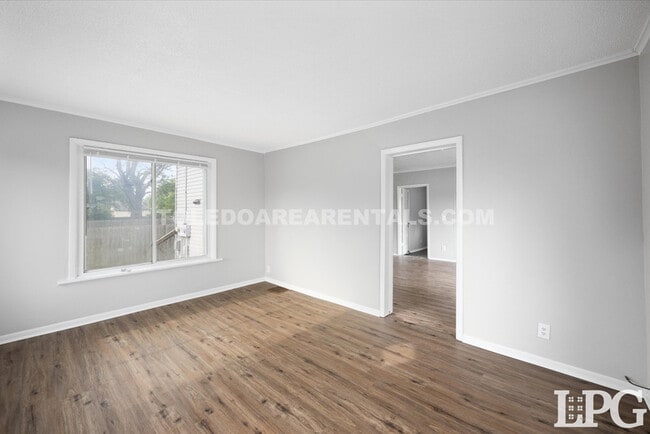 Building Photo - 5520 N Summit St