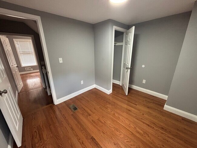 Building Photo - 5 Bedroom Home 21230