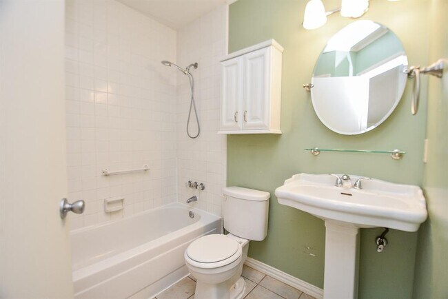 Building Photo - 4018 Bassingham Dr