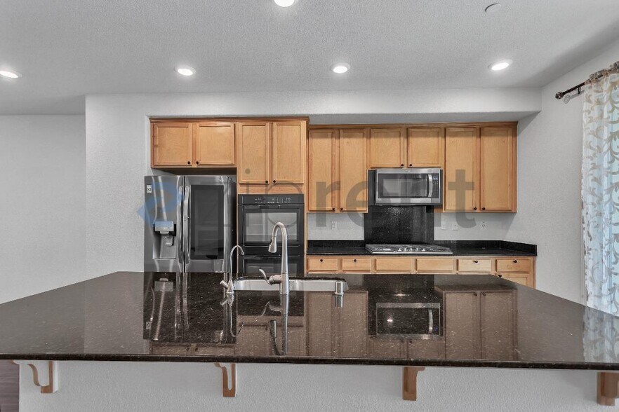 Building Photo - Unit
