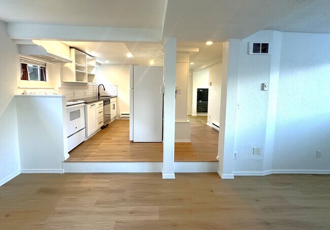 Building Photo - 3022 Federal Ave