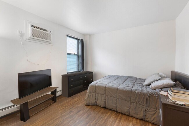 Building Photo - 2787 John F. Kennedy Blvd