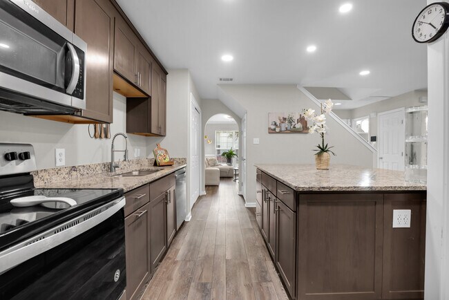 Building Photo - 136 Meadowside Ln