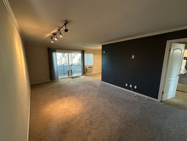 Building Photo - 1 Bed 1 Bath Condo In Walnut Creek