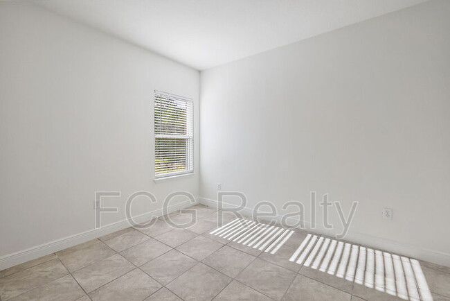 Building Photo - 16352 SW 27 Cir