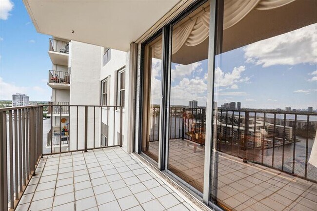 Building Photo - 18151 NE 31st Ct