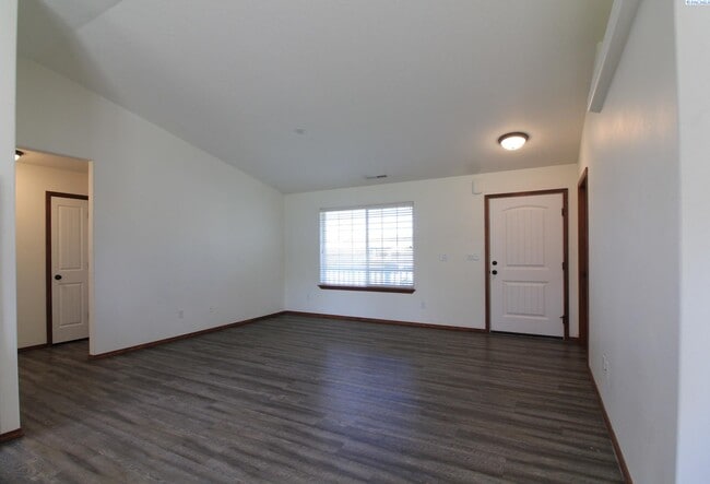 Building Photo - 3 Bed, 2 Bath West Pasco Home on Cul-de-Sac