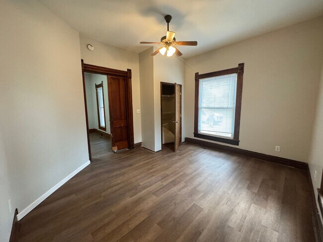 Building Photo - 121 E North St