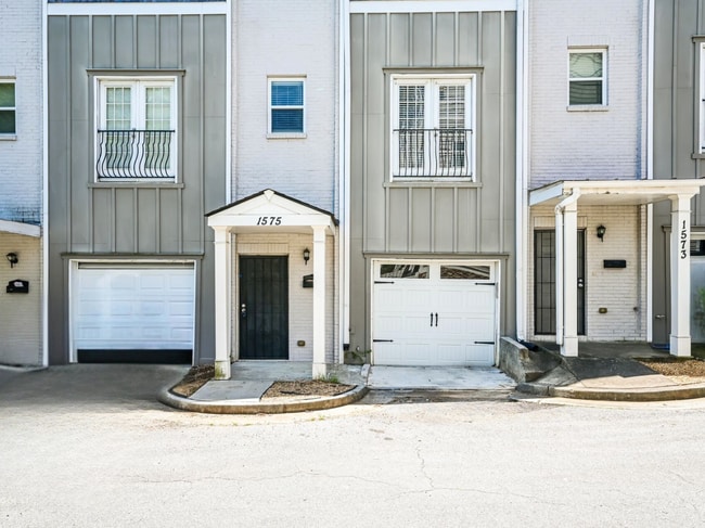 Building Photo - 1575 Laurel Park Pl