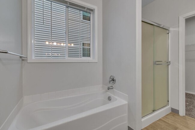 Building Photo - Spacious 3 Bedroom Home in Olympia