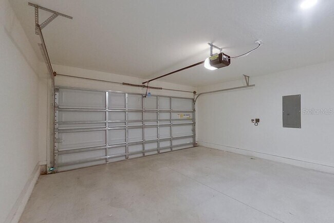 Building Photo - 8656 SW 44th Ct