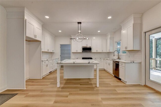 Building Photo - 9135 Fox Trail Ln