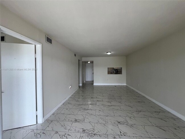 Building Photo - 480 W Park Dr