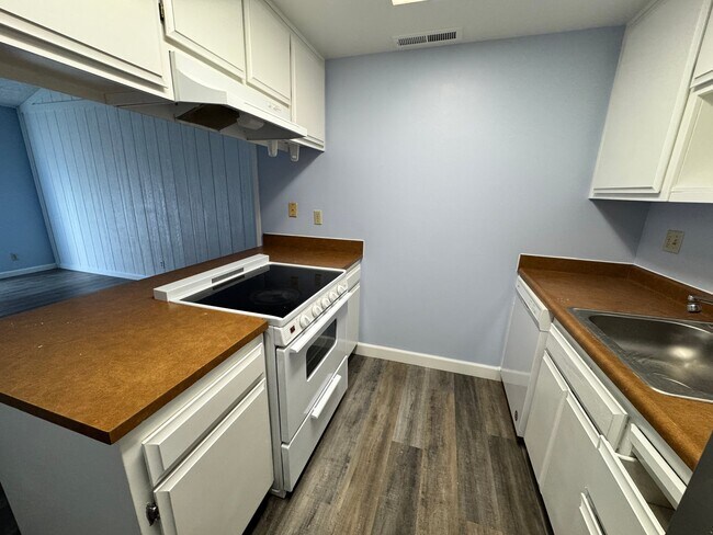 Building Photo - 7442 Tierra Way