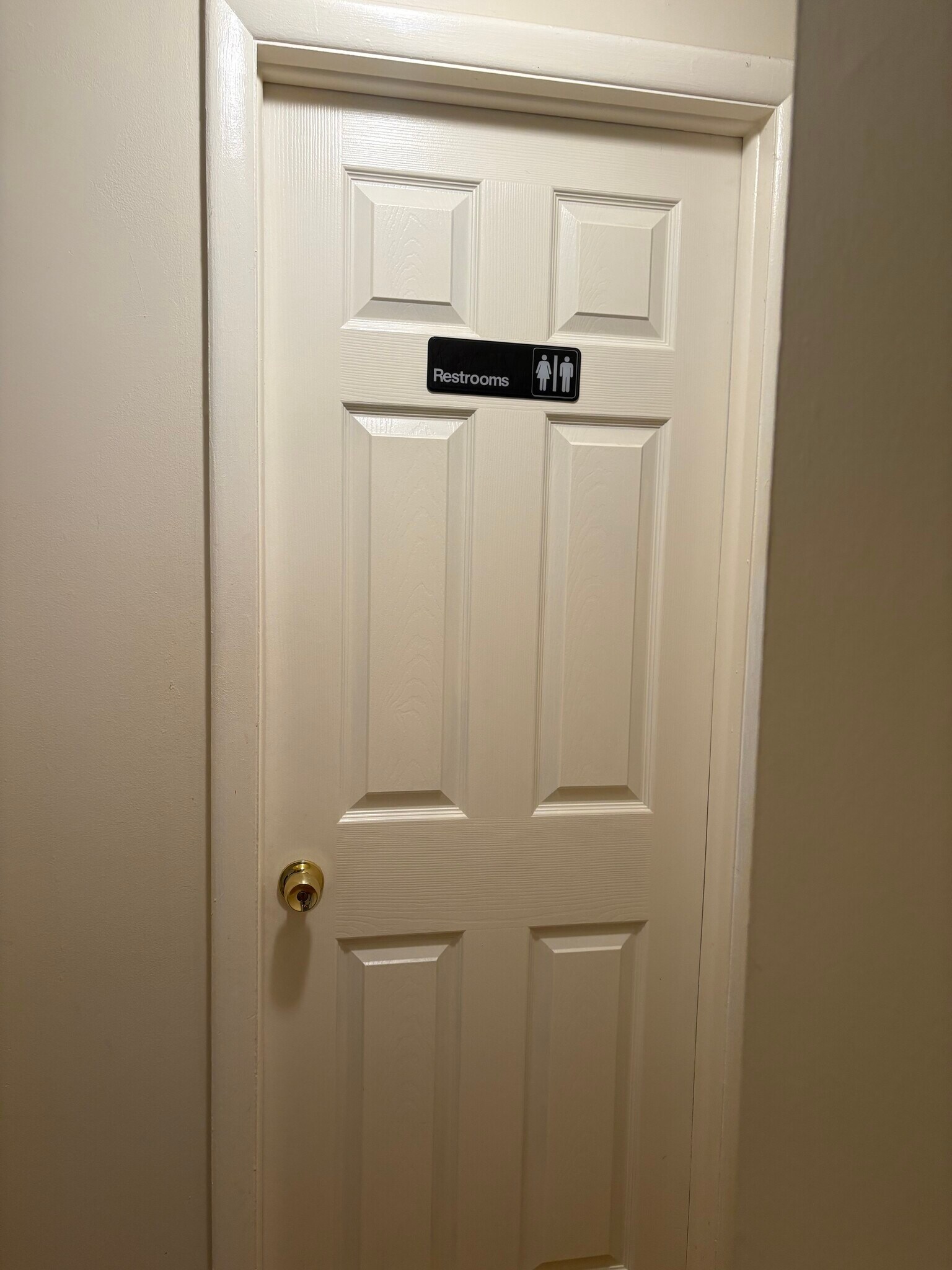 Restroom unisex - 107 Robert Dr