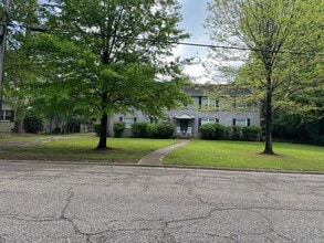 Building Photo - College Street Quad