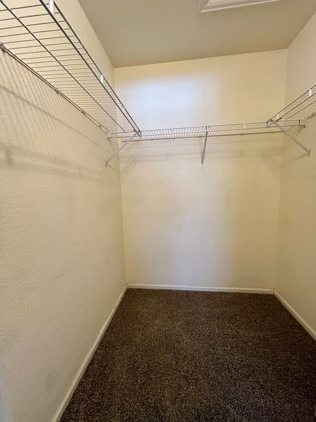 Building Photo - Adorable 3 story, 3BR/3.5BA Townhome w/ detached garage!