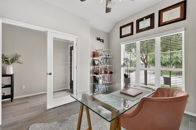 Building Photo - 209 Lacey Oak Lp