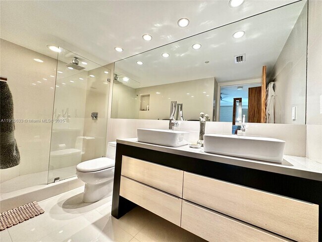 Building Photo - 7330 Ocean Terrace