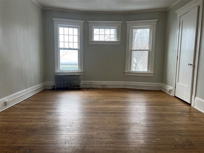 Building Photo - 151 Oak St