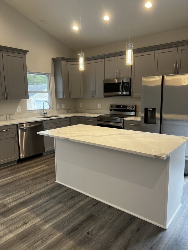 Building Photo - 38 Meadow View Ln