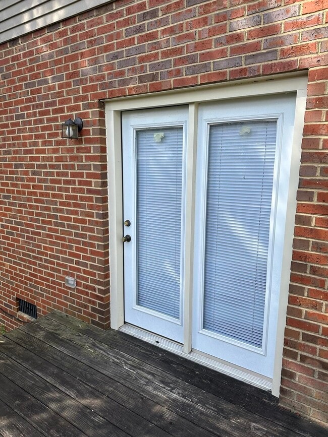 Building Photo - 2003 River Ridge Rd