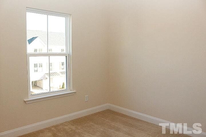 Building Photo - Room in Townhome on Suffield Way