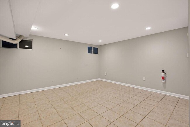 Building Photo - 302 N St SW