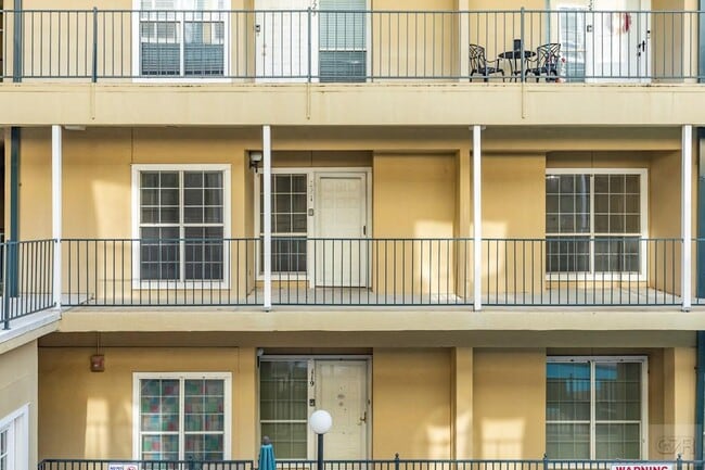 Building Photo - 921 Marine Dr
