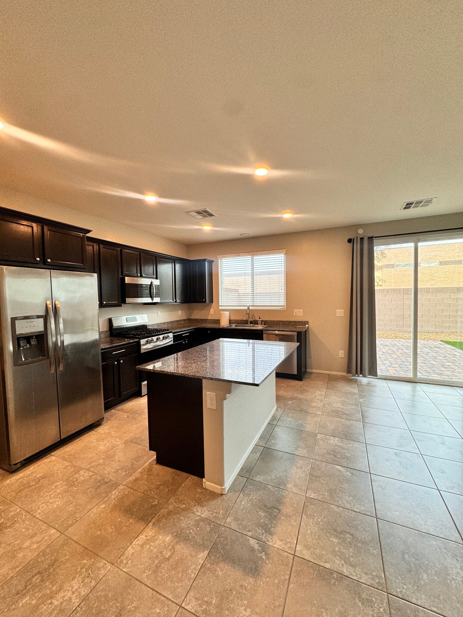 Building Photo - 4018 White Opal St
