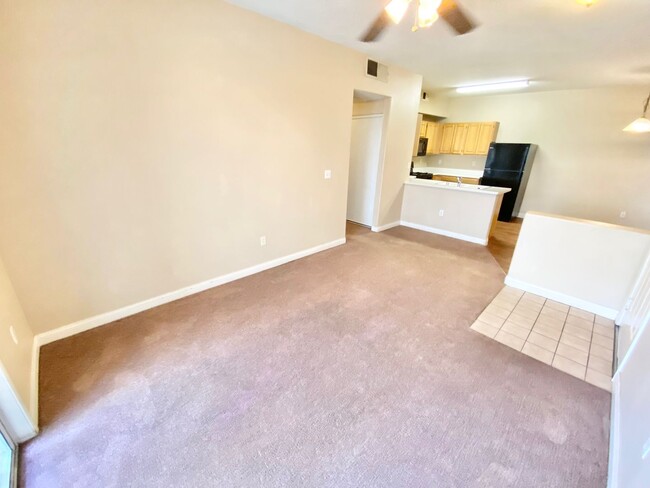 Building Photo - SPACIOUS 1 BEDROOM, 1 BATH GROUND-FLOOR CO...