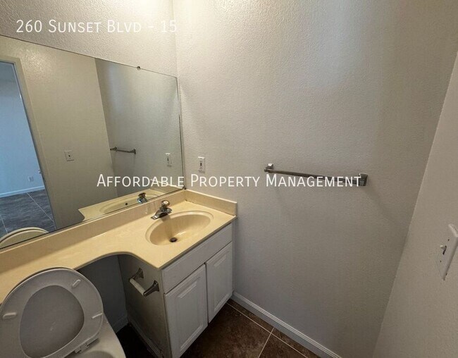 Building Photo - 260 Sunset Blvd