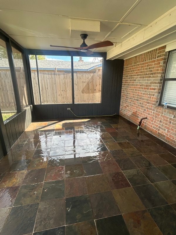 Building Photo - 606 W Ridge Dr