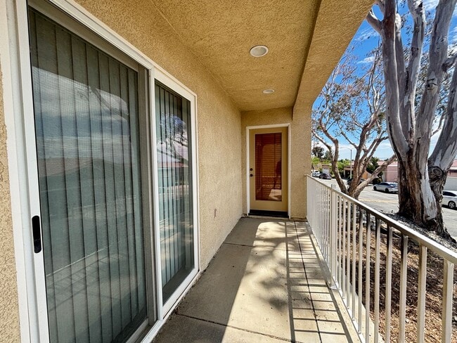 Building Photo - Single Story West Rosamond Home