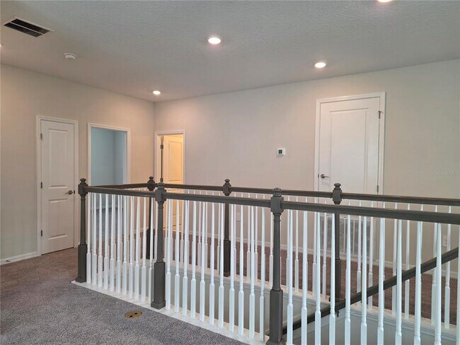 Building Photo - 2865 High Pointe St