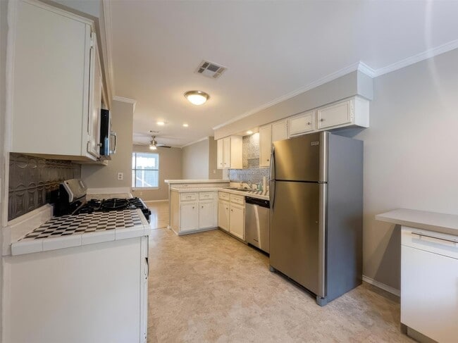 Building Photo - 13004 Campos Dr