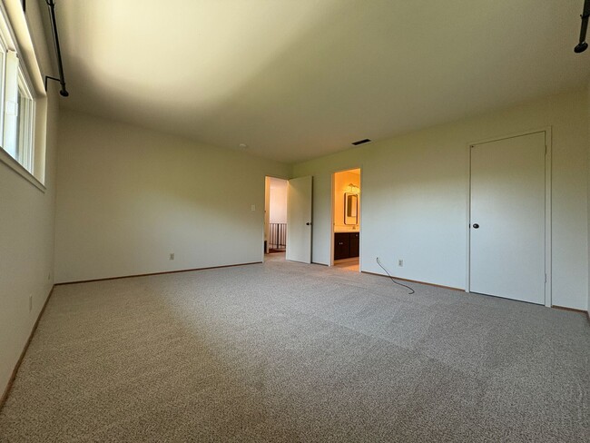 Building Photo - Charming Palo Alto Home with Beautiful Lan...