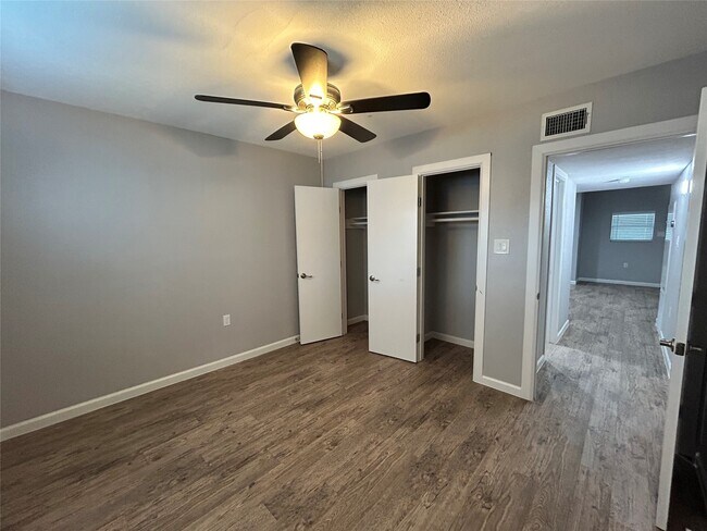 Building Photo - 2810 Beauchamp St
