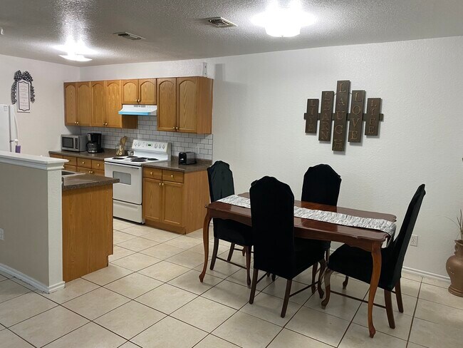 Building Photo - 6748 Trail Lake Dr