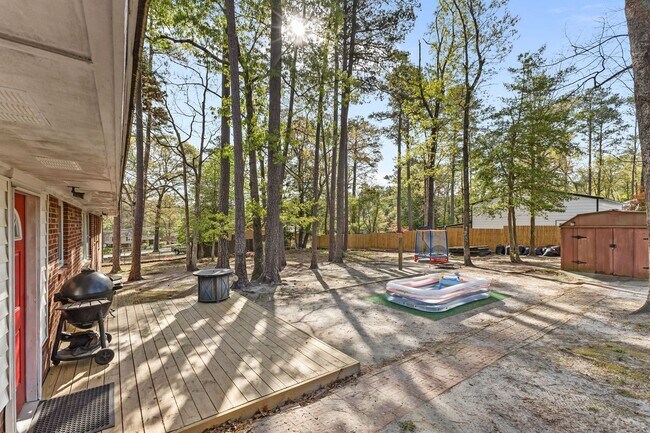 Building Photo - 2125 Forest Hills Dr